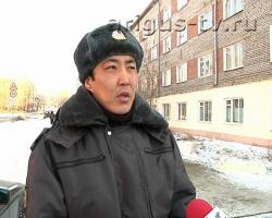 В Улан-Удэ полицейский, рискуя жизнью, спас из огня женщину и ее ребенка
