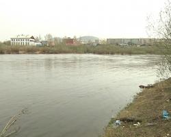 В Улан-Удэ мужчина выкрал своего трехлетнего сына и бросился с ним в реку