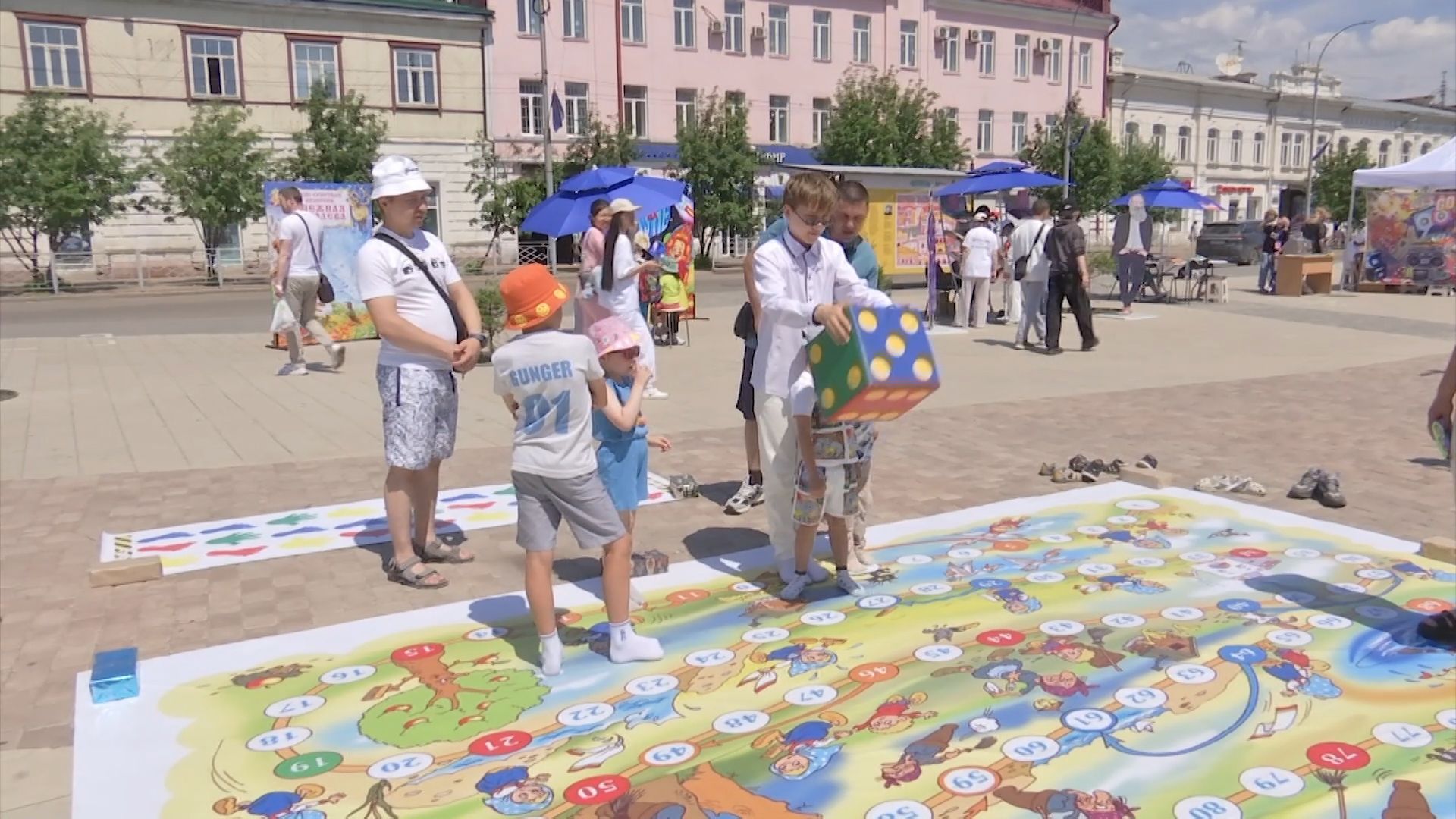 Игры и мастер-классы. Как проходит празднование Дня города в центре Улан-Удэ