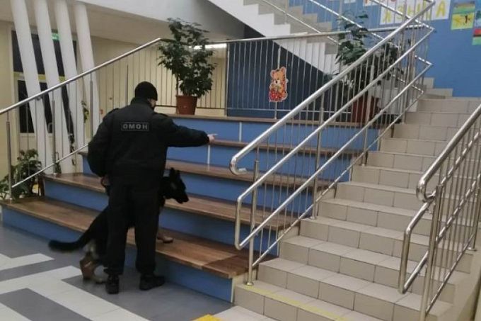 В Улан-Удэ школу обследовали после угрозы взрыва