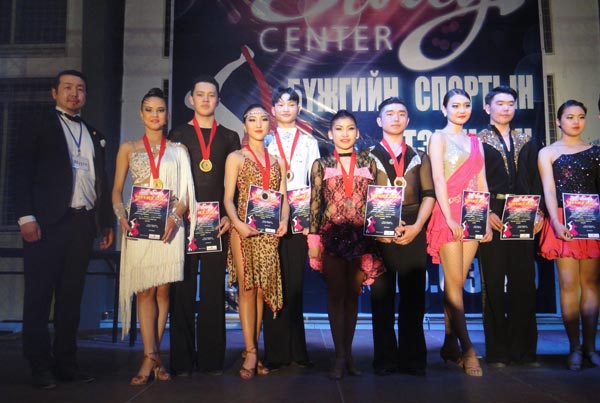Медали международного турнира «SWAY-2015» выиграли танцевальные дуэты из Бурятии
