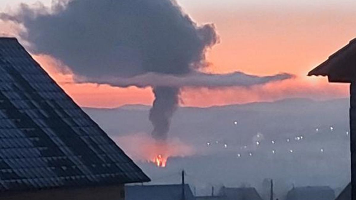 Уничтожил в считанные минуты: Дом и гараж с автомобилем сгорели в Улан-Удэ