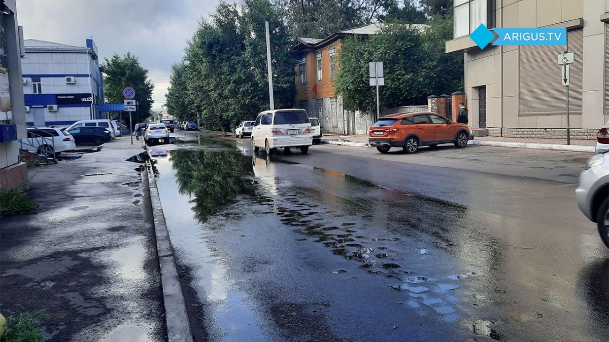 В Улан-Удэ устраняют последствия сильного ливня. ФОТО