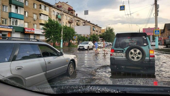 Крыши домов мокрые значит прошел дождь