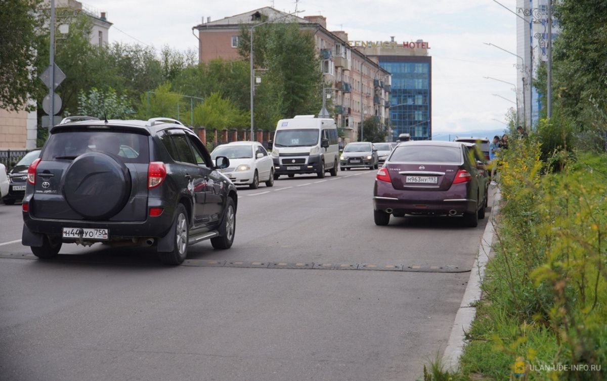 В центре Улан-Удэ хотят обустроить парковку под школьный остановочный карман