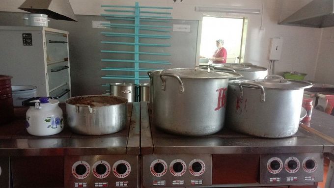 Жители пожаловались на невкусную еду и грязные столовые в школах Бурятии