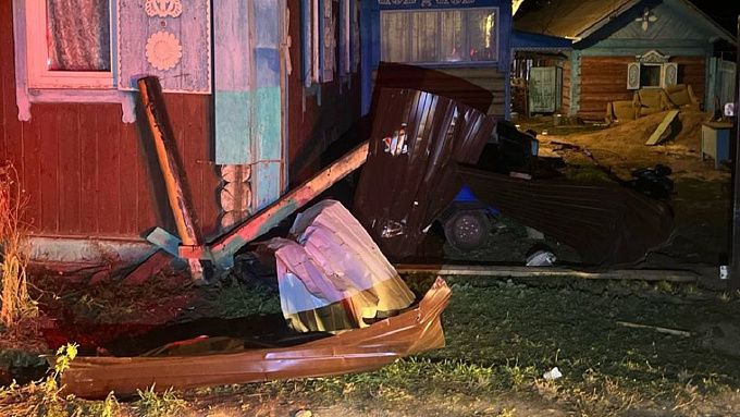 Пьяный водитель протаранил забор жилого дома в Бурятии