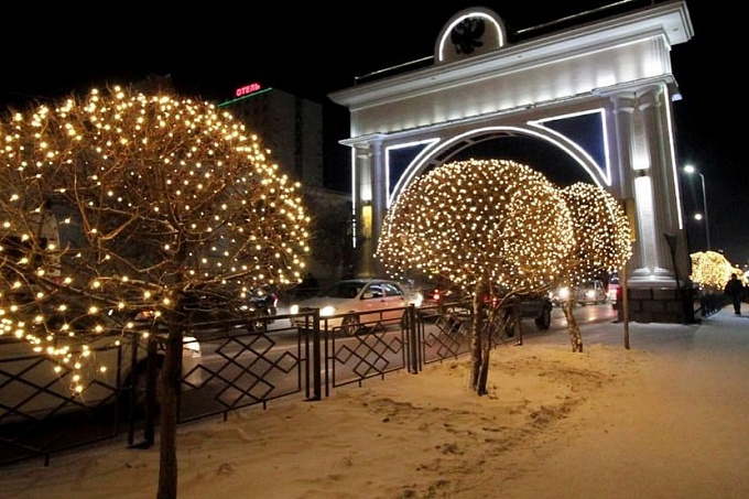 В центре Улан-Удэ «вырос» светящийся «яблоневый сад» 