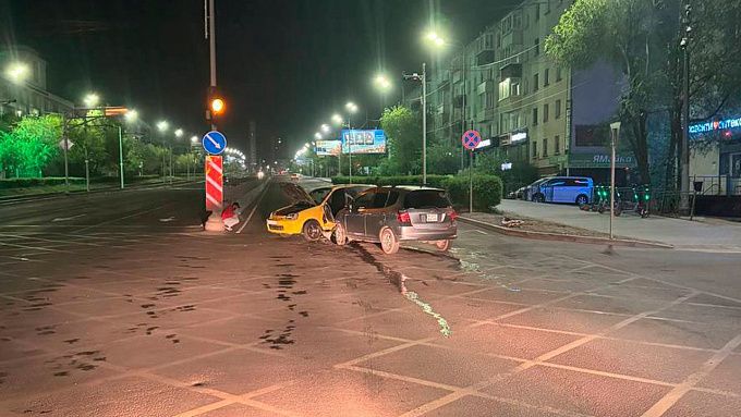 Водитель попал в больницу после ДТП в Улан-Удэ