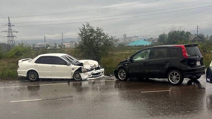 Неопытный водитель устроил лобовое ДТП в Улан-Удэ 
