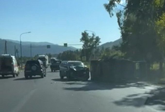 Водитель иномарки устроил массовое ДТП на трассе в Бурятии