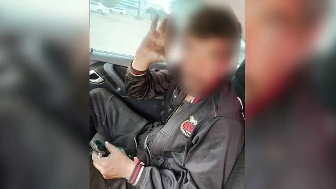Повесил мертвую кошку на столб: по Улан-Удэ разгуливал неадекватный мужчина