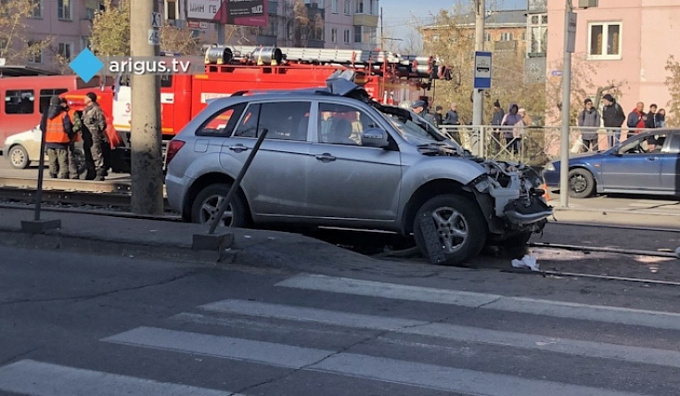 Два пешехода погибли после наезда на трамвайной остановке в Улан-Удэ