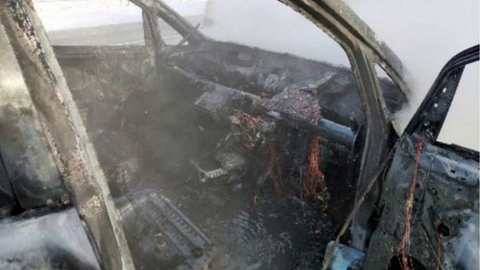 В Бурятии «Тойота» сгорела в гараже