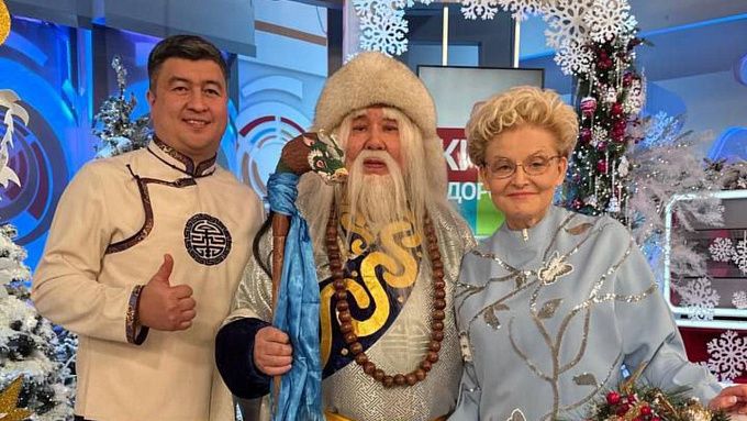 Сагаан Үбгэн пришел в гости к Елене Малышевой