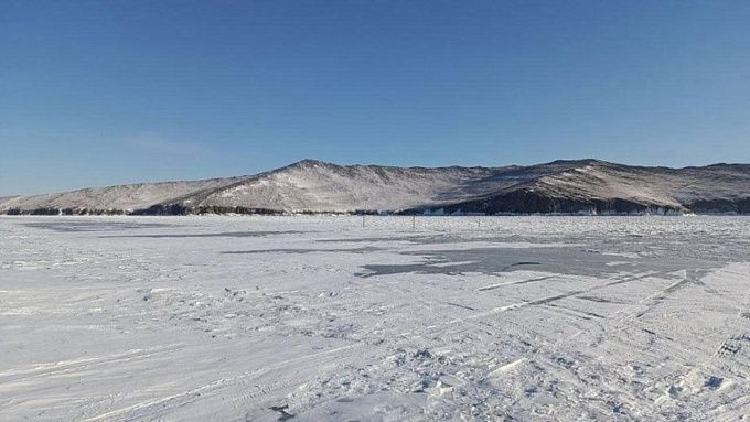 На Байкале начали строить ледовую дорогу на Ольхон