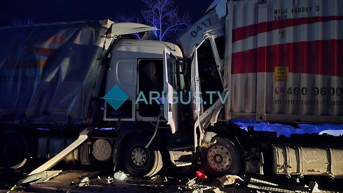Водитель погиб в лобовом столкновении двух фур в Бурятии