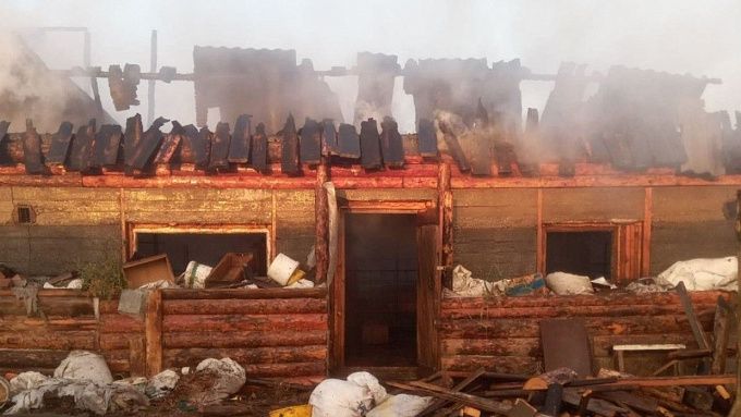 На ферме в пригороде Улан-Удэ сгорели 10 свиней и 60 куриц