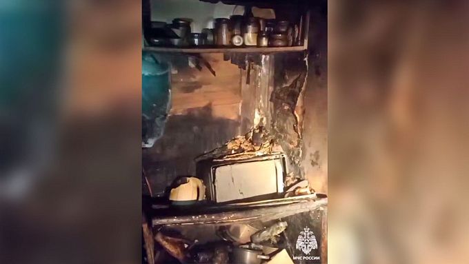 Двухэтажный жилой дом горел в центре Улан-Удэ Двухэтажный жилой дом горел в центре Улан-Удэ