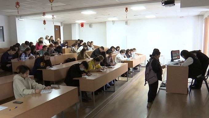 В Улан-Удэ дружба с однокурсниками приносит пользу выпускникам вузов