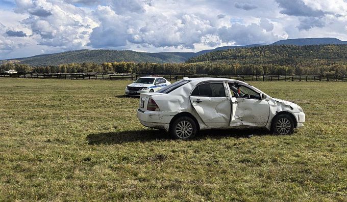 Девушка погибла, врезавшись в забор на машине в Бурятии