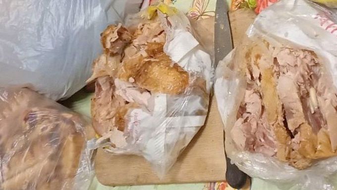 В Улан-Удэ заключенному пытались передать курицу-гриль, начиненную наркотиками