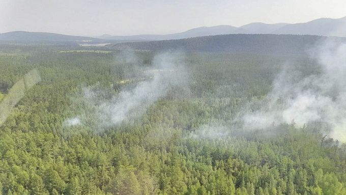 Более 400 человек борются с лесными пожарами в Бурятии