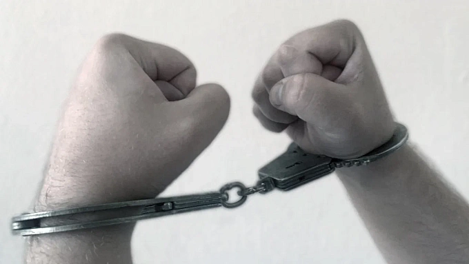 На севере Бурятии пьяный студент подрался с рольставнями