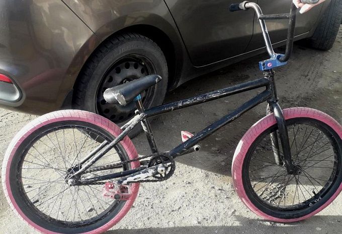 11-летний ребенок на велосипеде влетел в автомобиль в Бурятии