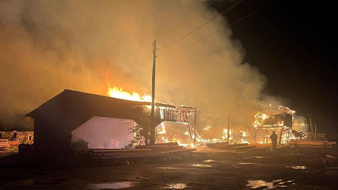 Ночной пожар уничтожил пилораму в районе Бурятии