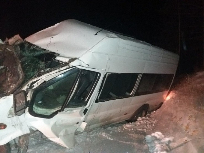В Бурятии пассажир угнал микроавтобус и перевернулся на нем (ФОТО)