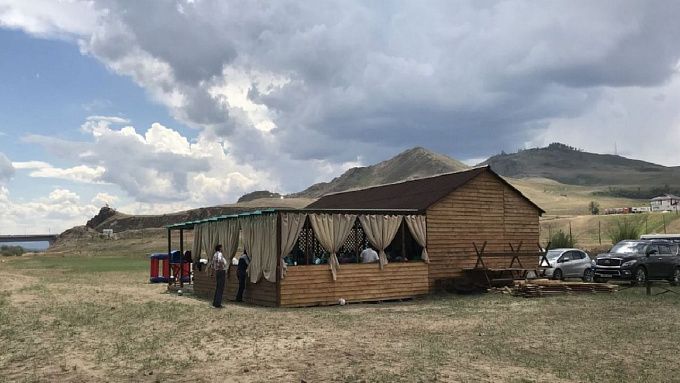 В пригороде Улан-Удэ снесли придорожное кафе