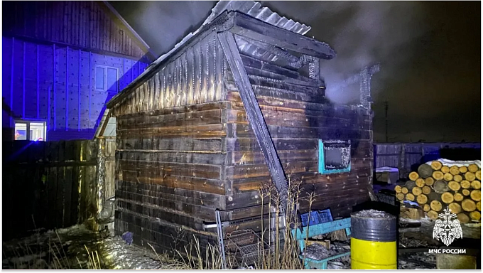 Тело мужчины нашли в загоревшейся бане в Бурятии