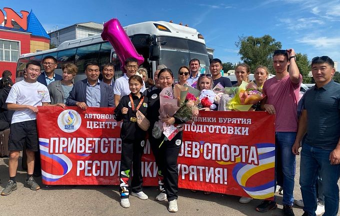 «Прекрасный бой»: Девочка, ставшая лучшей в мире по тайскому боксу, вернулась в Бурятию