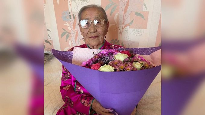 В Бурятии участница трудового фронта отметила 90-летний юбилей