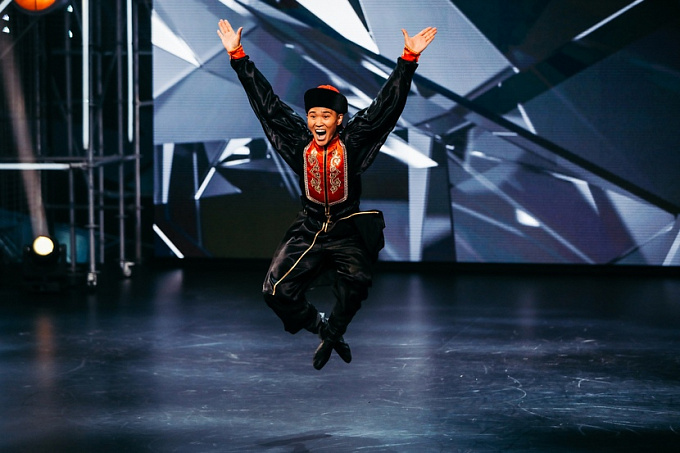 Улан-удэнец станцевал «летящего орла» и попал в «Танцы на ТНТ»