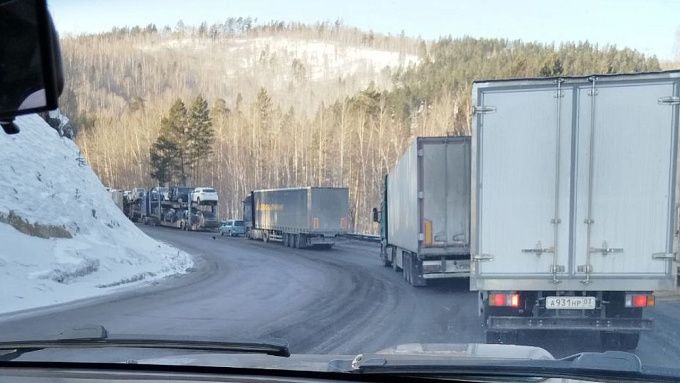 На трассе «Байкал» временно перекрыли движение