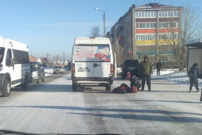 12-летний мальчик попал под колеса маршрутки в Улан-Удэ