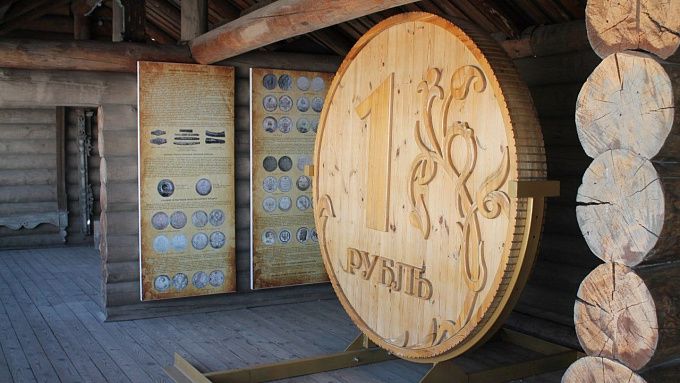 В Улан-Удэ появится 300-килограммовый деревянный рубль