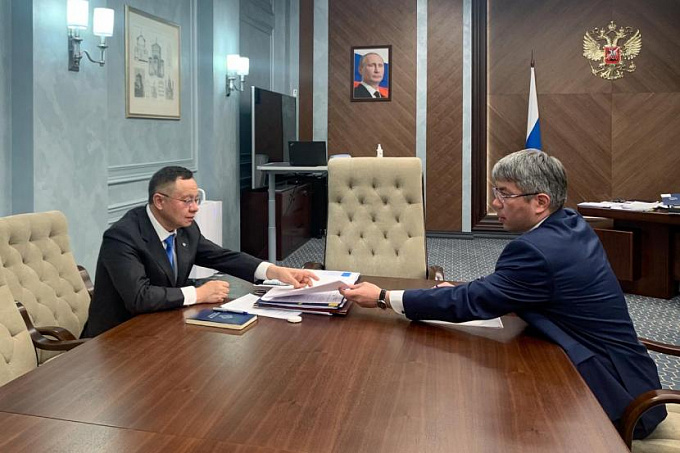 Глава Бурятии встретился с министром строительства России
