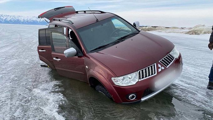 В Бурятии под лед провалились сразу три автомобиля