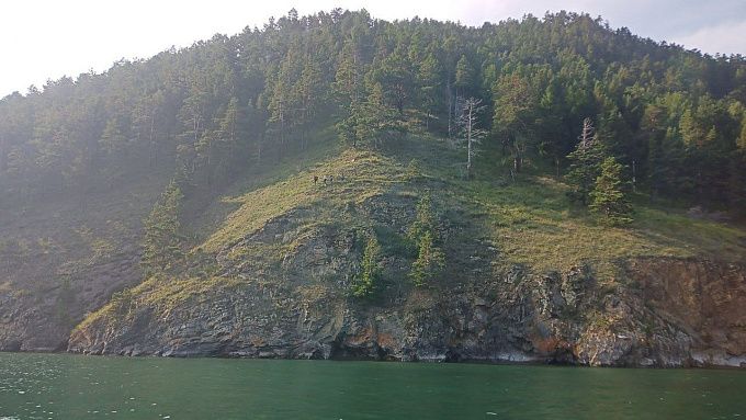 Турист из Китая сорвался с тропы на Байкале