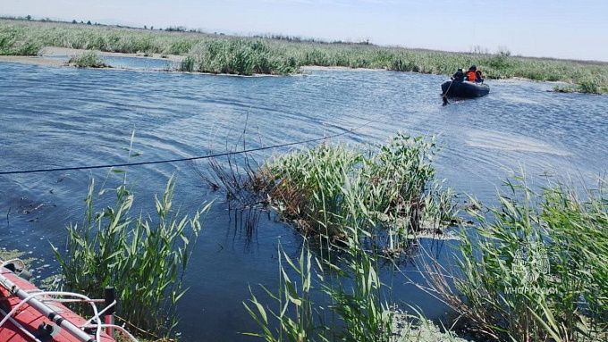 Семью с двумя детьми спасли на реке в Бурятии