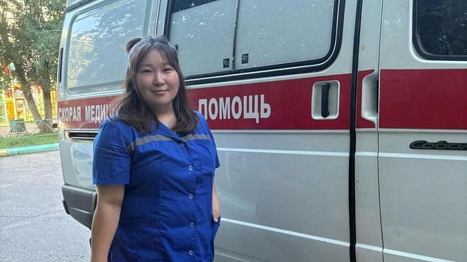 Потеряла сознание и не дышала: в Улан-Удэ спасли женщину, укушенную осой