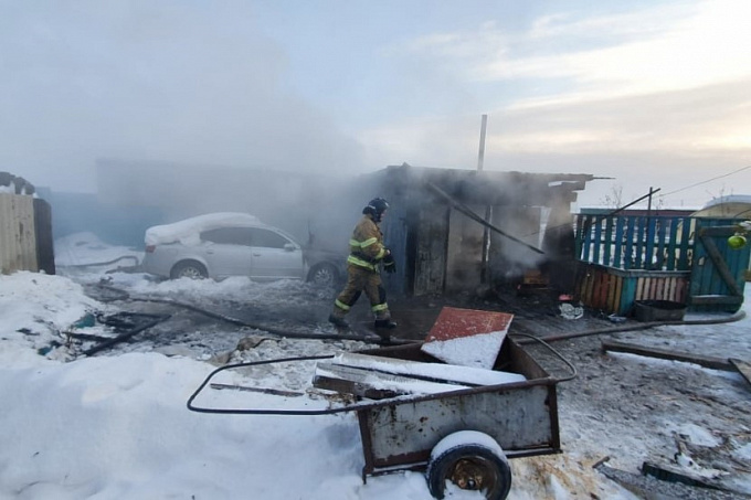Женщина с 3-летним ребенком погибли на пожаре в Иркутской области