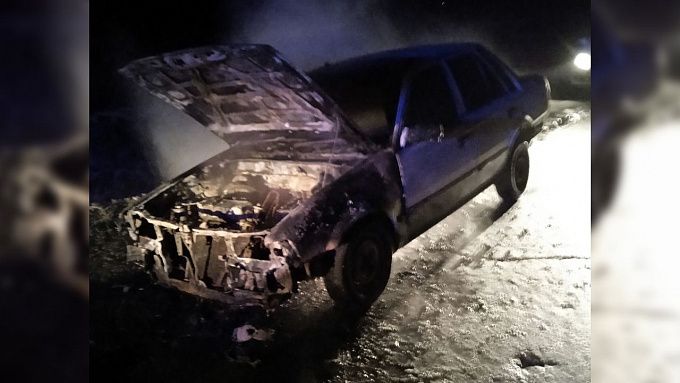 Автомобиль вспыхнул на трассе в Бурятии