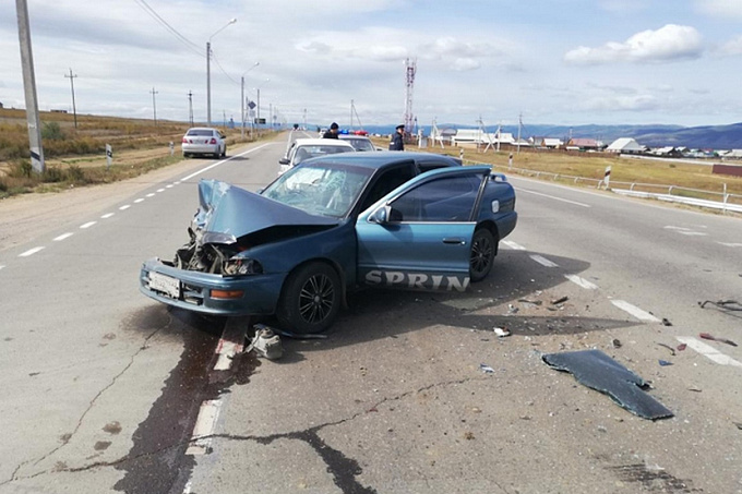 Водитель «Тойоты» протаранил две машины в Бурятии (ФОТО)