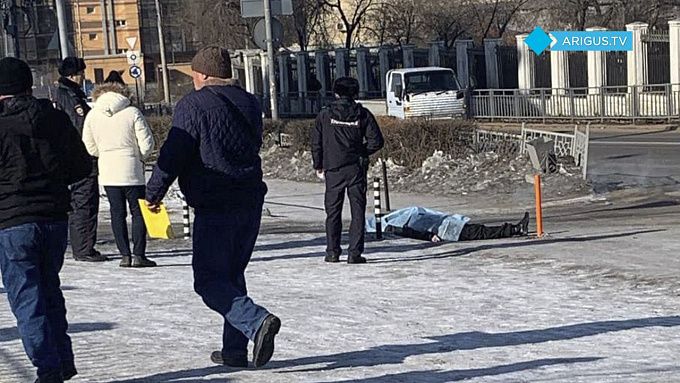Мужчина умер прямо на улице в Улан-Удэ