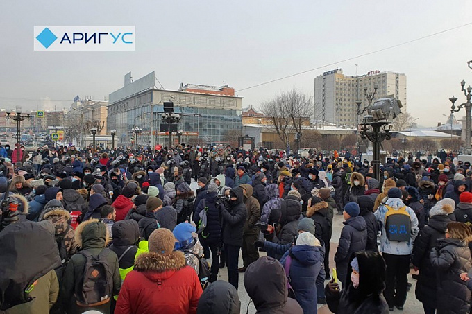 Улан-удэнцы собрались на Театральной площади (ФОТО)