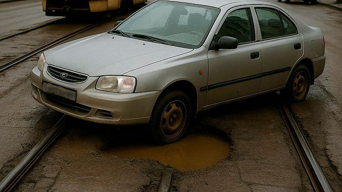 В Улан-Удэ автоледи пострадала из-за внезапно исчезнувшего асфальта 